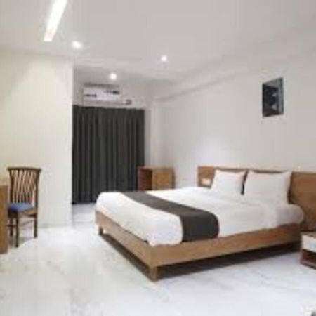 L P Regency Pune Exterior foto