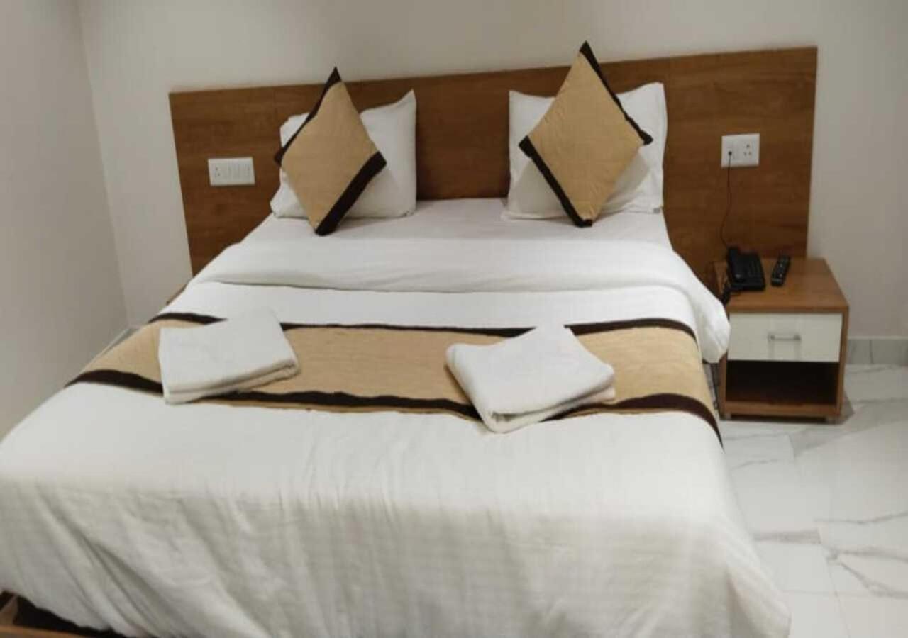 L P Regency Pune Exterior foto