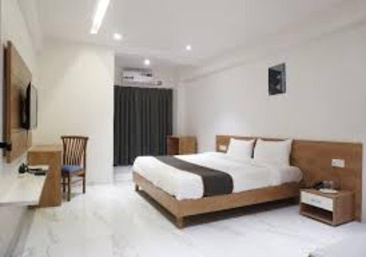 L P Regency Pune Exterior foto