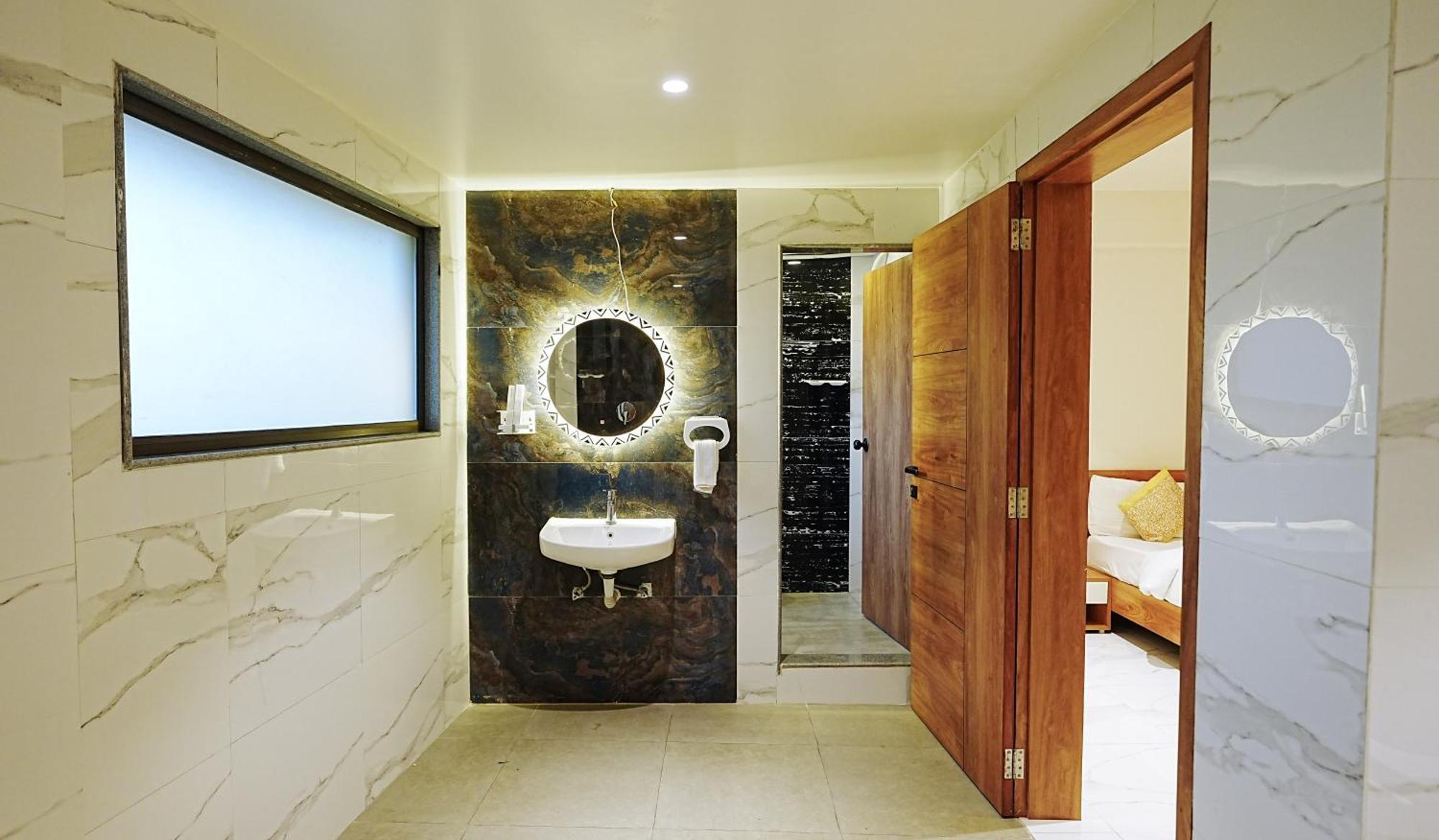 L P Regency Pune Exterior foto