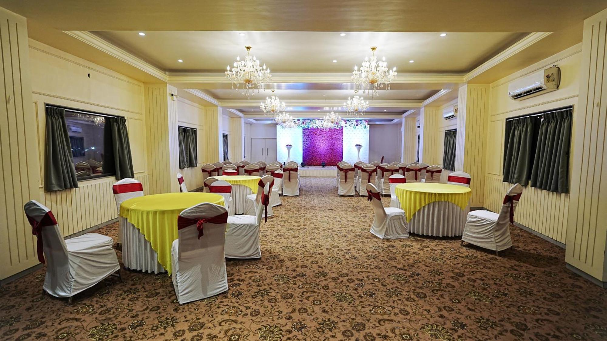 L P Regency Pune Exterior foto