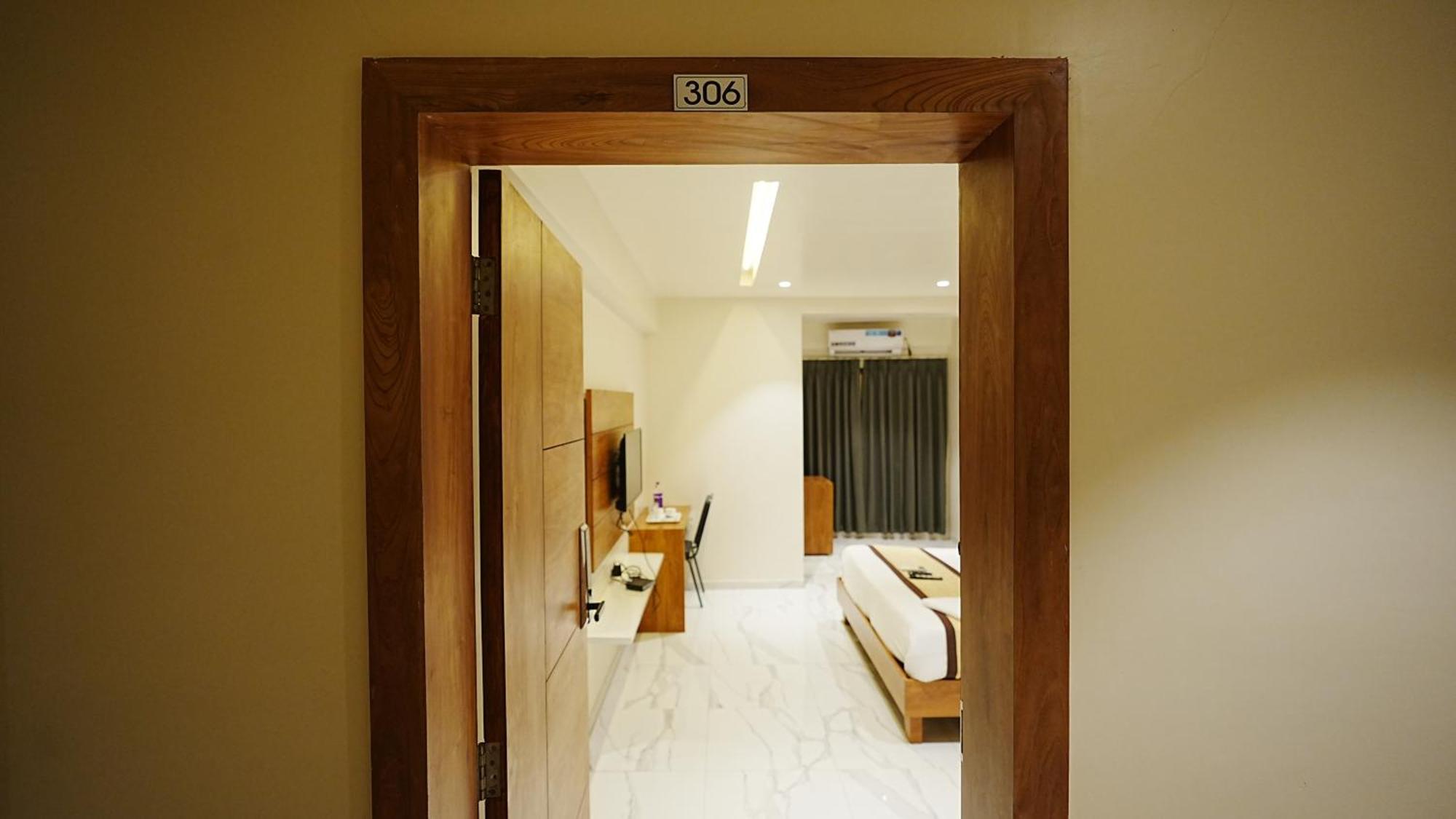 L P Regency Pune Exterior foto