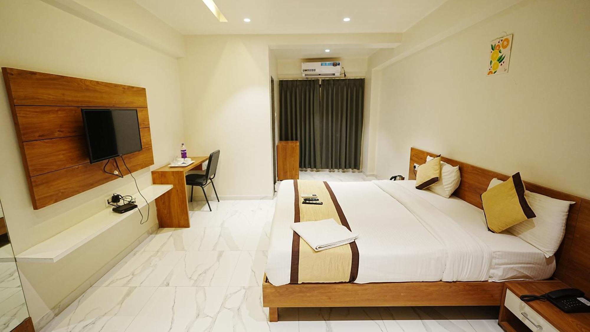 L P Regency Pune Exterior foto