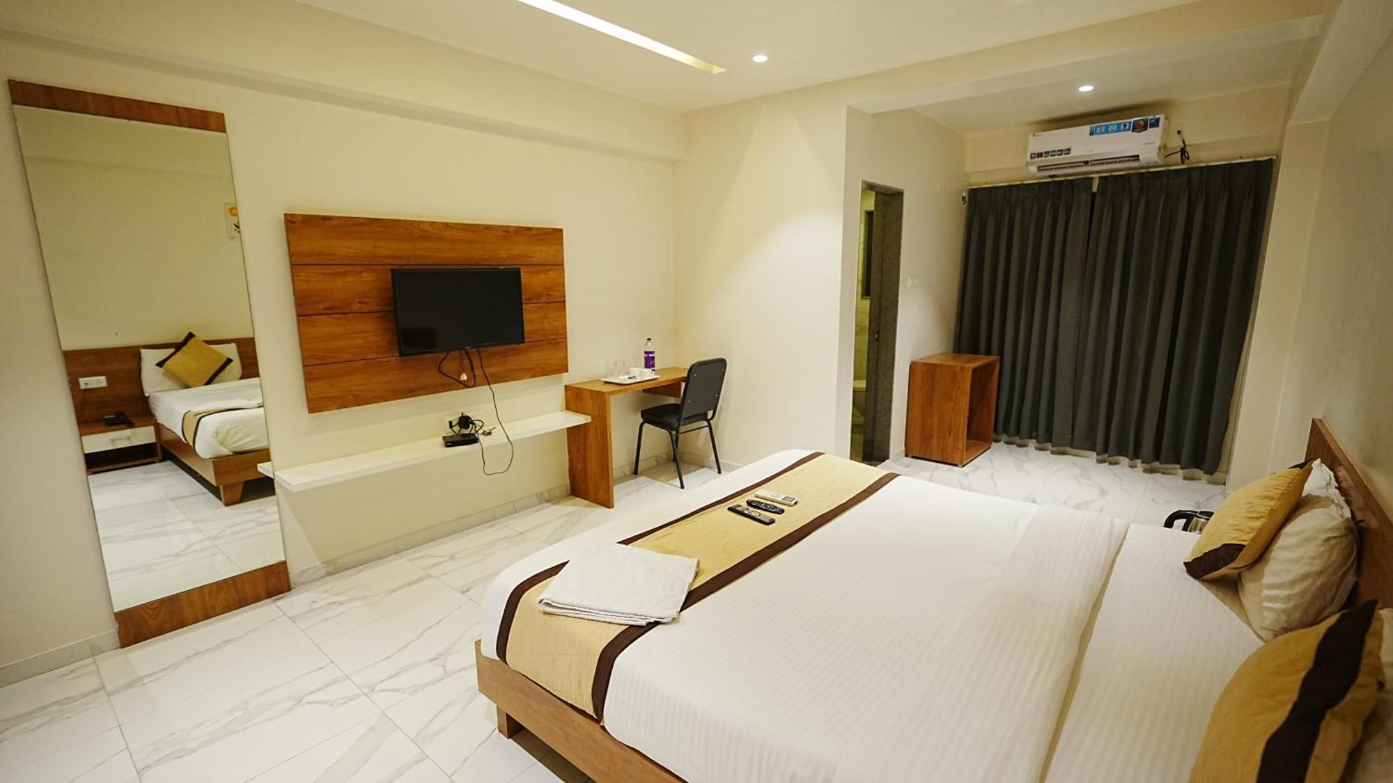 L P Regency Pune Exterior foto